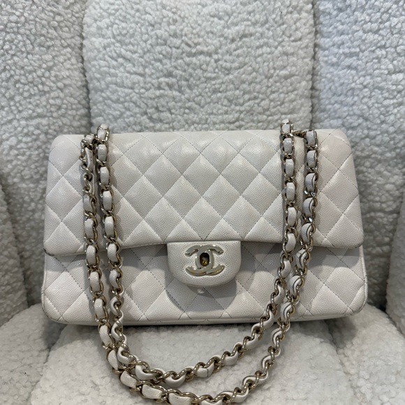 Chanel Ivory Quilted Shoulder Bag - Picture 1 of 6